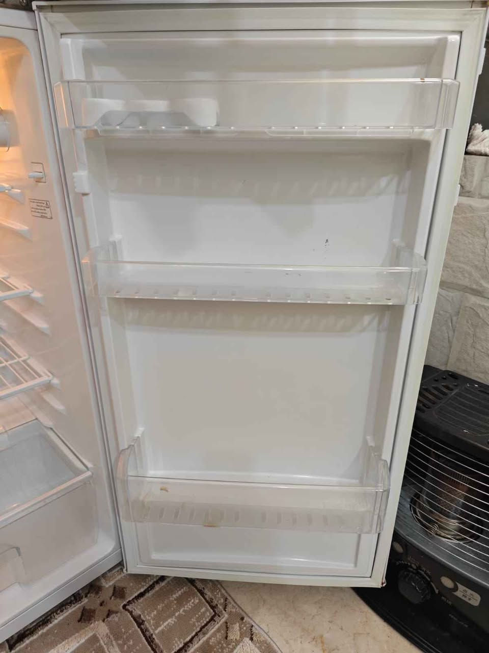 السلام عليكم.. ثلاجة للبيع السعر ١٧٥ وبيها مجال.. النجف حي المكرمة.. *********** النجف, العراق
