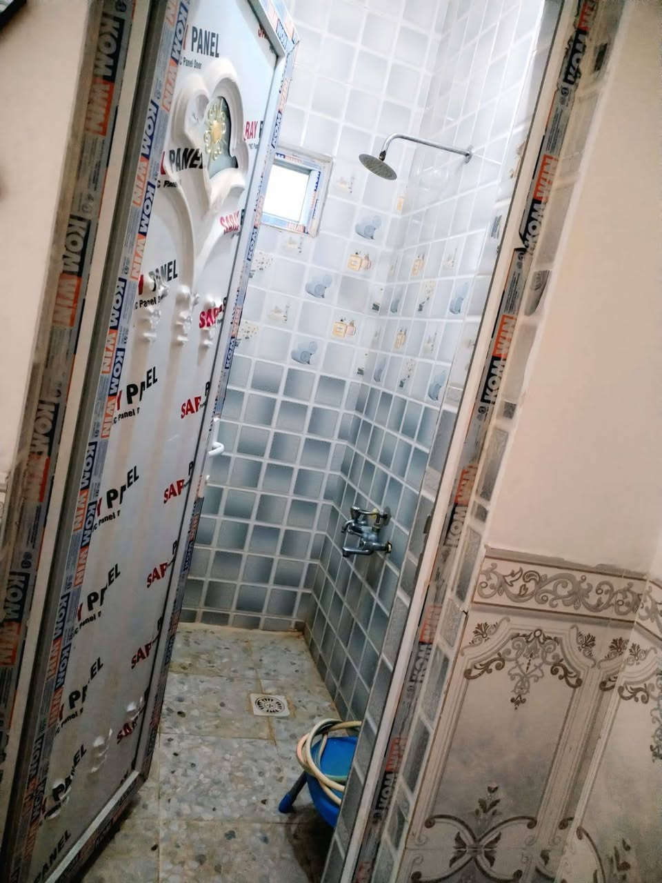 دار للبيع زراعي
100م ركن .. 
بناء حديث خدمات كاملة .. 
طابق واحد.. 
يحتوي على استقبال ضيوف غرفة نوم ومطبخ وصالة وحمام داخلي ومنور وحمام خارجي  كراج جبير.. 
العنوان/ الرئاسة/شارع20.. قرب افران الزيتون.. 
للاستفسار/***********
