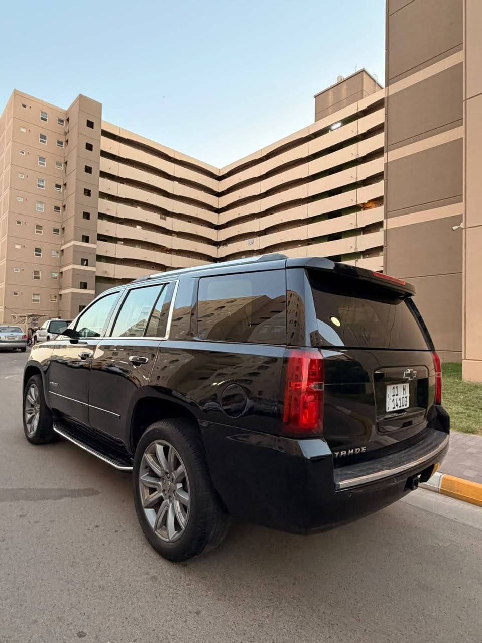 السلام عليكم
تــاهــو مـــوديــل 2015 
LTZ   فئه  
فووول مواصفات 
ماشيه 80 M شرط الفحص  
سماعات BOSE
سلايد 
كشنات تدفئه + تبريد 
كشنات كهرباء خلفي امامي داتاشو 
7 راكب 
شاشه ديجيتال 
صندوق كهرباء 
بصمه 
داخل جملي vip
كشنات هزاز 
كامره خلفيه دواره 
شحن لاسلكي 
رادار من جميع الاتجاهات 
حساس امامي خلفي معه تحذير 
نضام تحذير اصطدام 
نضام تحذير عند خروج المسار 
كراسي خزن ميموري 
جميع الابواب بصمه 
ويل 22 اصلي بريمير 
اشاير بلمري + رادار تحذير 
وبعد بيها هواي مواصفات مال فول 
باتري مع منضومه بانزين مع ادامه كامله بلشركه حته دسكات امامي خلفي جديد وكاله شرط 
تخم تاير جديد 
السياره حيل جديده 
( ملاحظه )
صور الحادث مرفقه بلمنشور 
جدآ بسيط. جاملغ خلفي صبغ وقبق جنطه تبديل اصلي 
(هزه وفحص مروري + ارقام وسنويه جديده قبل سبوع سويتهم )
السياره صار سنين عندي استخدام شخصي 
السعر  285 
مكان السياره بغداد (بسمايه او الزعفرانيه )
***********
