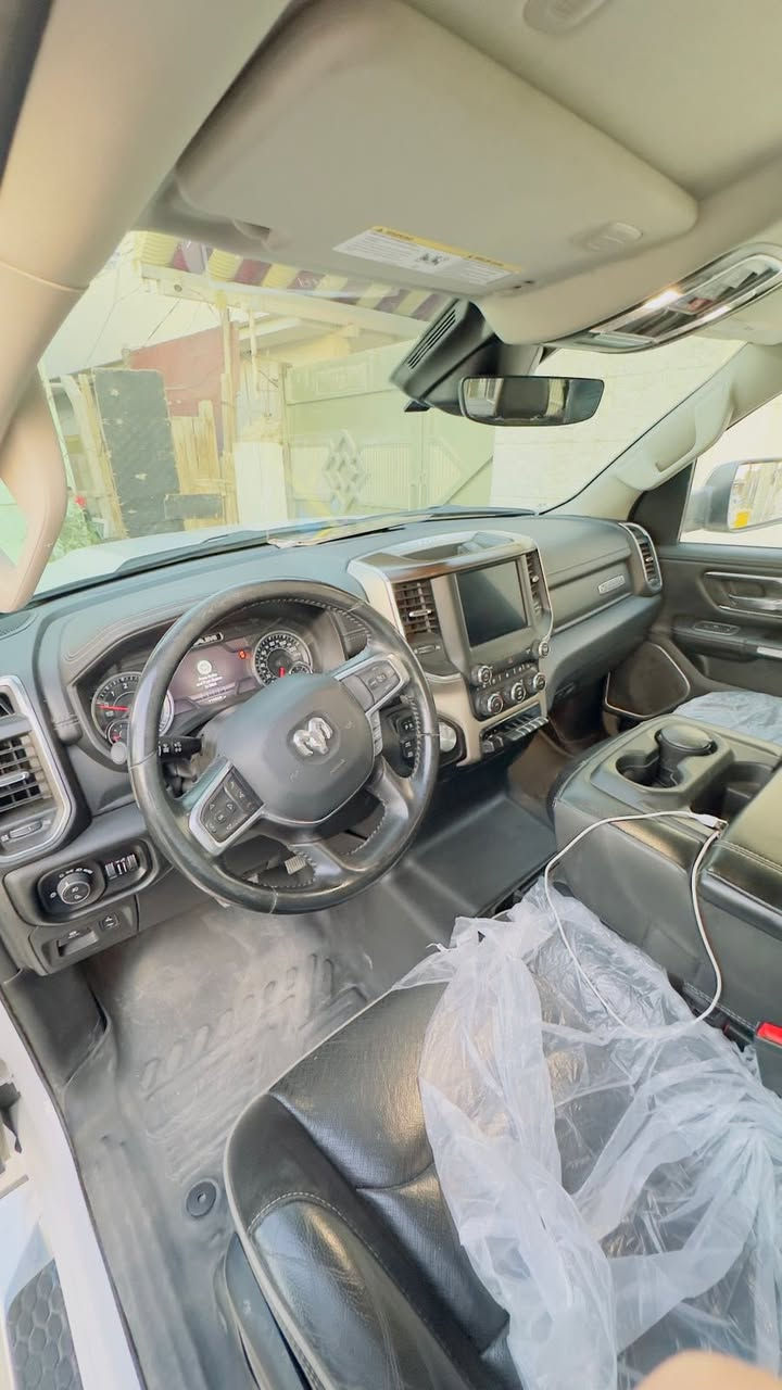 ياالله السلام عليكم 
للبيع دوج رام لارامي فول مواصفات ماعدا البانروما 
السياره حلوه وجاهزه 
حادث جاملغ خلفي صبغ وبارد بالبنيد والباقي كفاله والسونار مرفق مع الصور 
السياره باب طويل بدي طويل 
محرك ٥٧٠٠ v8
 مواصفات اللارامي معروفه 
اي ستفسار *********** 
مكانها  حله 
السعر ٢٥٠ وبي مجال
