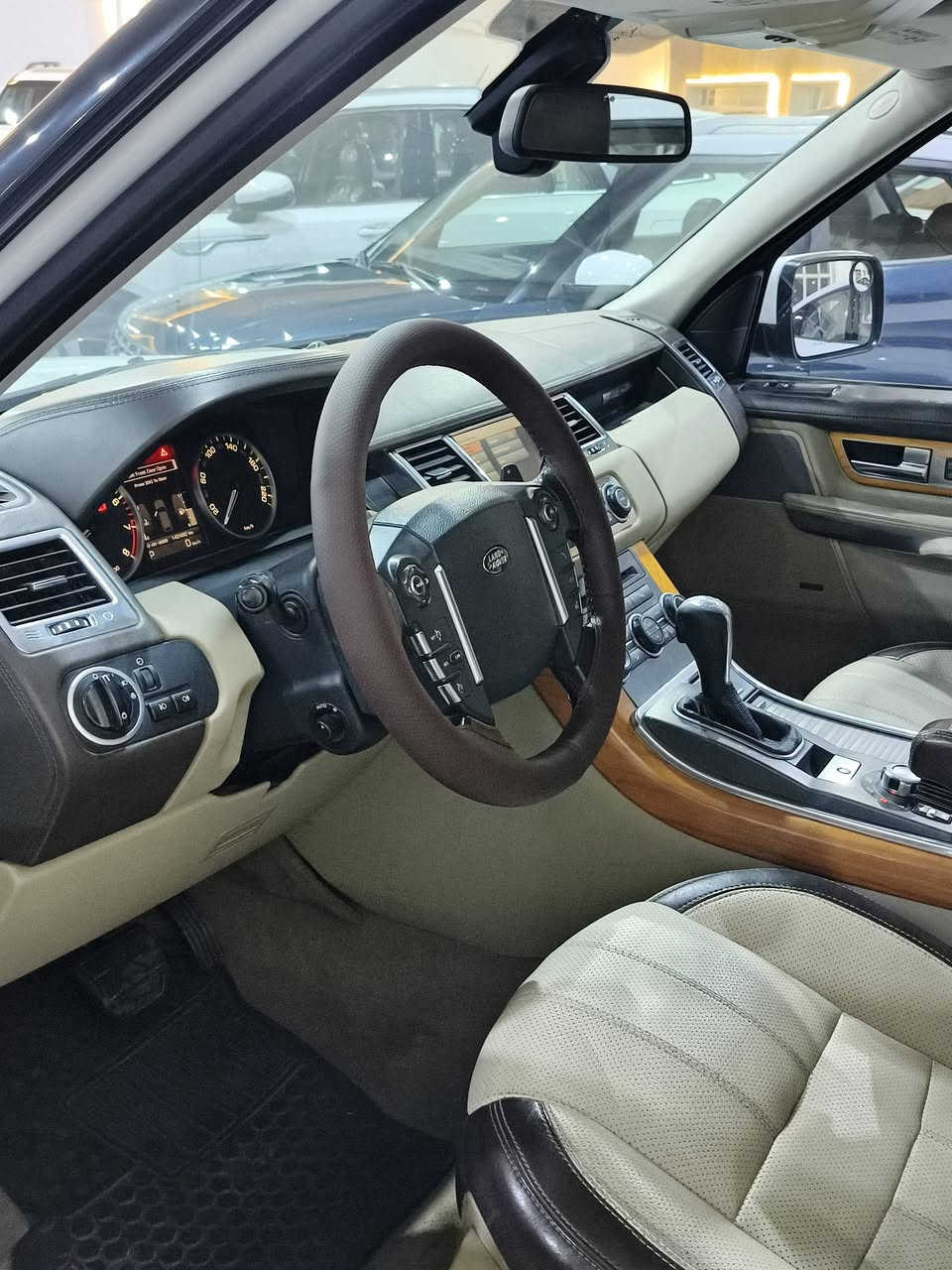 رانج ٢٠١١
اوتوبايغراف
وكالة سردار خليجي
صبغ داير جاملغ امامي ايمن وتكحيل كارت 
جاهزة وجديدة جدا فقط هاندبريك كهرباء متوقف
بغداد - معارض البياع
***********
***********
