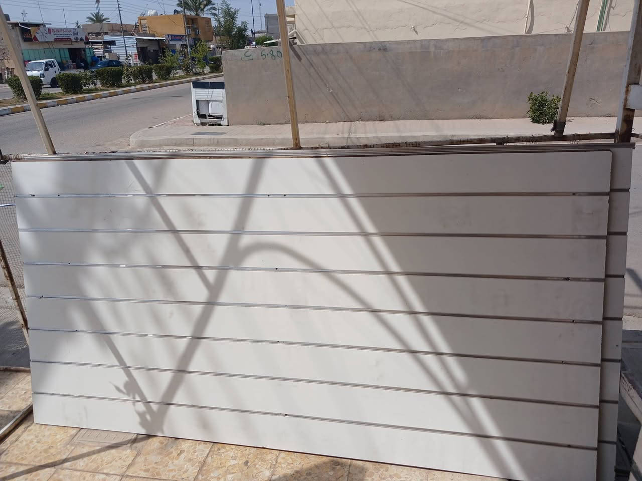 فاترينات عدد ٢ طول مترين ونص
حامله هوكات عدد ٢ طول مترين ونص
هوكات تقريبا 150 قطعه 
السعر الكلي ٢٢٥ 
***********
