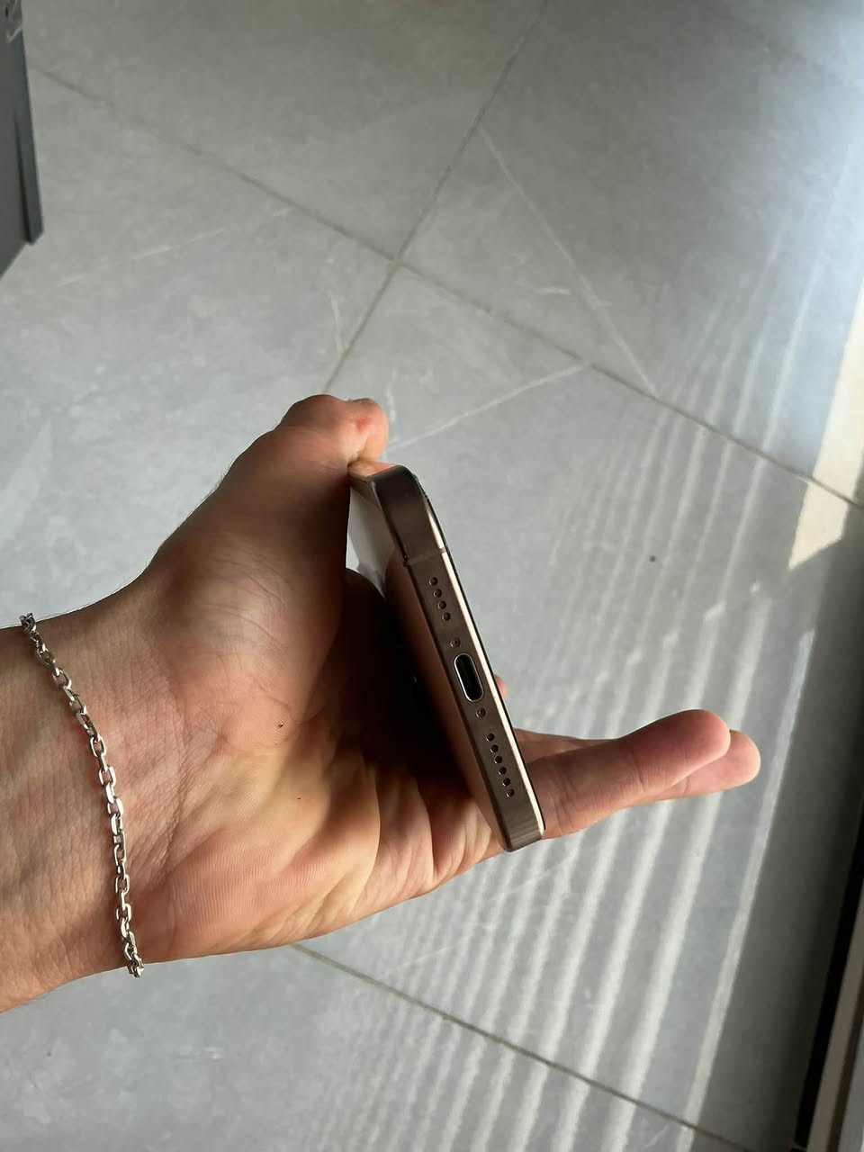 ايفون 16 برو ماكس
نضيف كلش 
بطاريه 92 مشحون 500مره 
كيكا 256

سعر 1350الف 
***********
