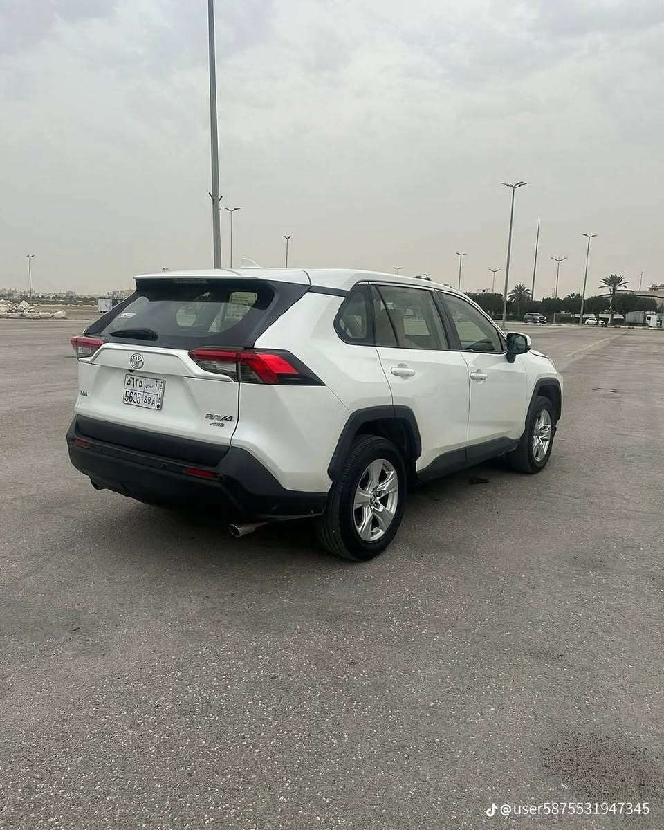 حسام قاسم ابوقاسم 

*للبيع: تويوتا راف 4 موديل 2020*  
*الموقع: صنعاء*  
*الحالة: مجمرك جاهز  

*التفاصيل:*
- *السعر*: 20,000 دولار - قابل للتفاوض بالمعقول
- *الممشى*: [،6000] كم
- *المواصفات*: [اكتب الفئة LE / XLE / Adventure]، دفع رباعي/أمامي، مكينة 2.5
- *اللون*: [اكتب اللون] 
- *الحالة*: بودي وكالة، خالي من الحوادث، مكينة وقير على الشرط
- *الملاحظات*: مجمرك بالكامل، أوراقها سليمة 100%، جاهزة للتحويل فورا
#للتواصل_وتساب
0733 362 913


**إذا كنت صاحب هذا الإعلان وتريد حذفه لأي سبب، رجاءا أرسل رسالة إلى الدعم الفني**