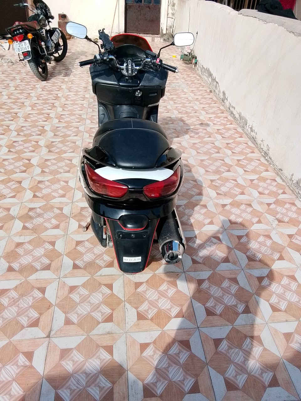 السلام عليكم
درجة فورزة 0 8 
مكفولة كفال عامة 
3 انضمة قيادة
1 سبورت 
2 كير 
3 اوتماتيك 
لايت زنون 
استان حساس 
بنزين محسن 
دهن اموزيل 
الدرجة على وضع الشركة 
بدون صبغ 
بدون زلغ 
بدون تكحيل 
والمكان ديالى بعقوبة 
والسعر 🔥 1300 وبيها مجال 
الرقم ***********
