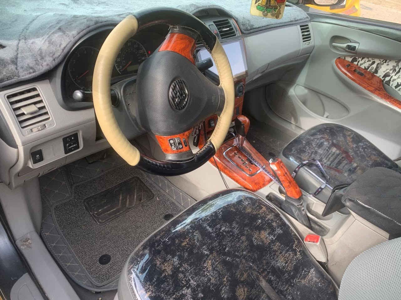 سلام عليكم كورله 12 للبيع كندي ضرر صندوك وبيه تصفيه قليل مال تكسي كير محرك مال 19  صدر كله 19 تخم تاير جديد سياره كبل الشارع رقم نينوه مشروع وطني سعر 115 قفل مكان كركوك دفتر بانزين تبريد فول ***********
