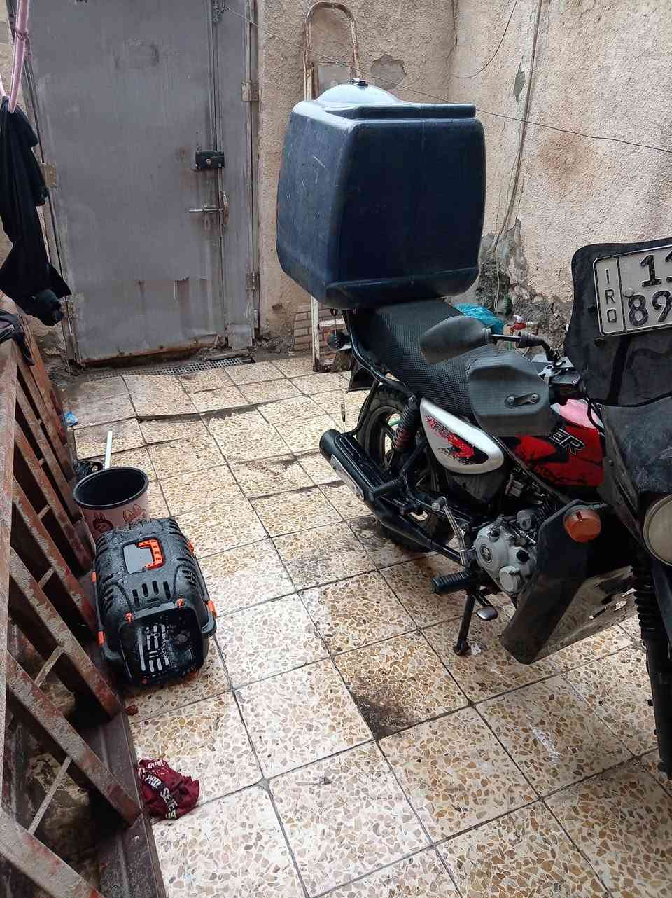 سلام عليكم بوكسر مديل 22 مفتوحه مره فقط وكله وكالة نقص تايرات تعبانه بسمي سعر 1,900 مكانة الشعب ***********
