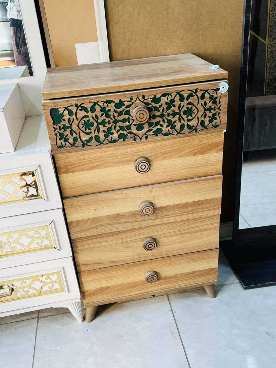 غرفه تركي عنوان بغداد نضافه 100/80توصيل مجاني داخل بغداد.. ومحافضات بكروا  سعر 450 ال شراي يتفضل وتساب ***********😍😍
