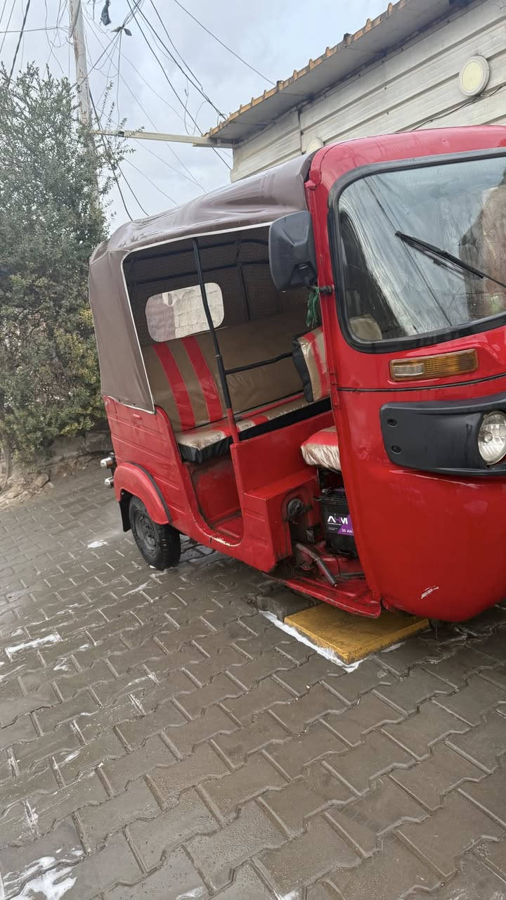 السلام عليكم ورحمة الله وبركاته
تكتك موديل 2017 رقم وسنوية بغداد
تحويل ثاني يوم .. التكتك مثل متشوفون جاهزه من كل النواحي
تشتري وتتوكل على باب الله ..
العنوان بغداد / الحسينية
***********
