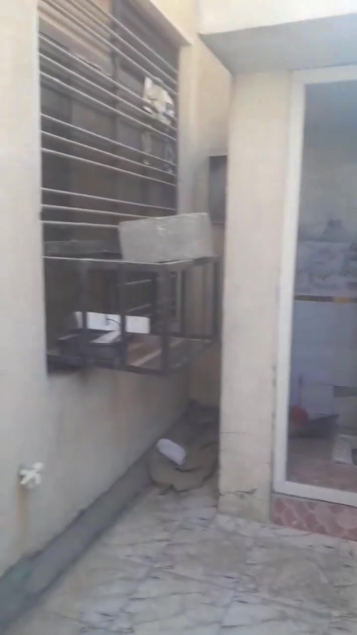 سلام عليكم توفرت لدينا ايجارات الدوره الجمعيه قرب مطعم ليمونه يحتوي ع غرفه واستقبال ومطبخ وخدمات وهول بيت حديث /
الايجار /500 
***********
رزان ال علي للعقار
