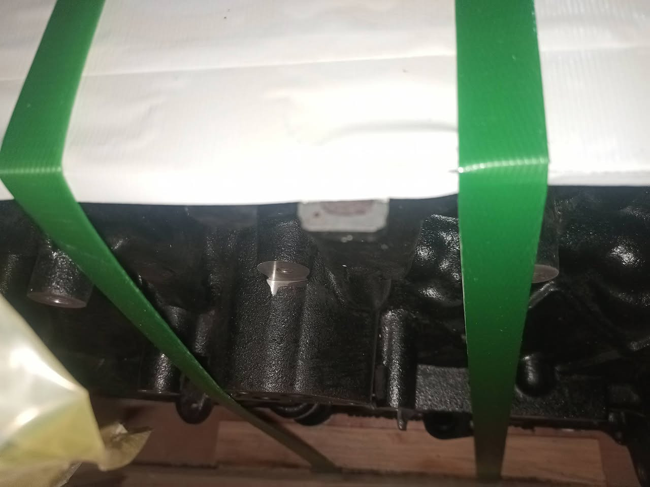 السلام عليكم يوجد محرك تيكو بدون كور  1800للبيع المكان كربلاء بالكارتون بعده السعر 700 الف وبيها مجال الاستفسار الاتصال على الرقم ***********
