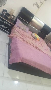 غرفة للبيع • أثاث خشب