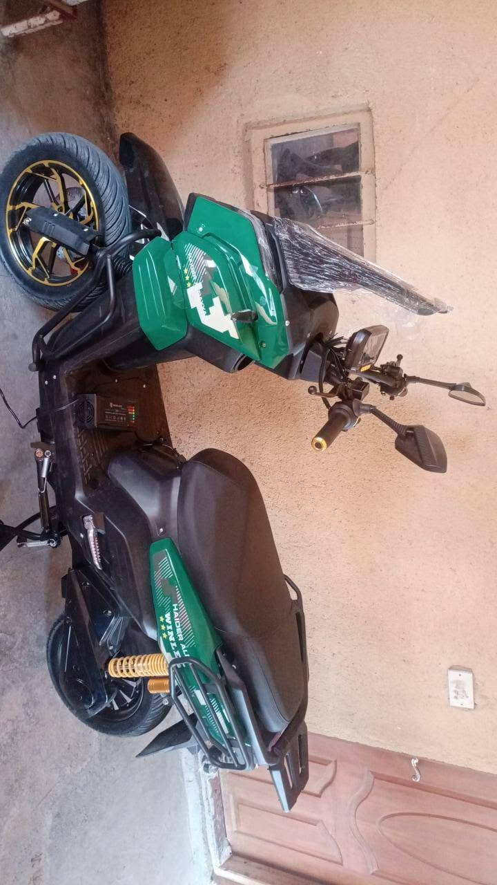 "دراجة شحن إباتشي موديل 26 للبيع
ست بطاريات مسطرة 32 أمبير 3800 واط حقيقي
سعر الدراجة مليون وميه
مستخدمة شيء قليل بعدهه جديدة ع الفحص 
هـ ***********
