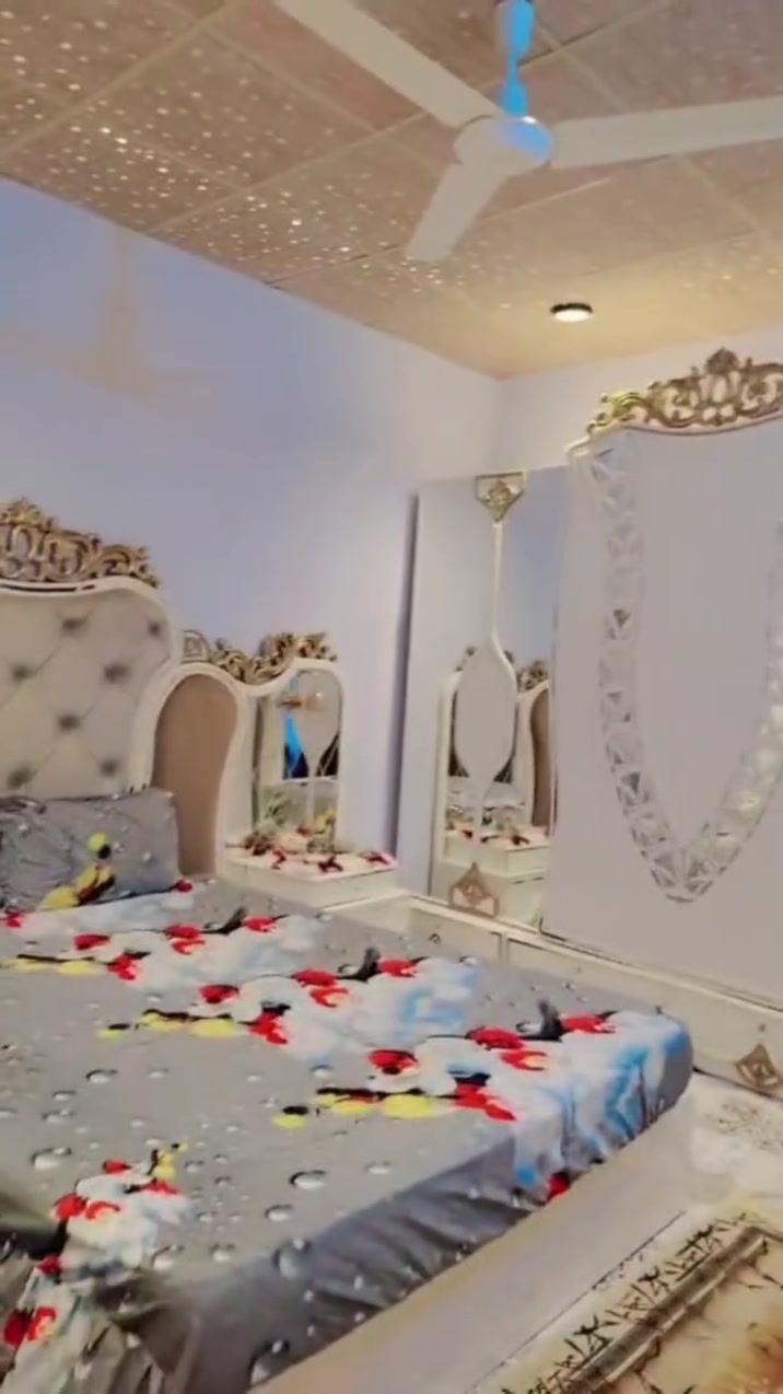 غرفه نوم تركي درجه أولى ضخمه جدا وتكمه و مابيها ضرر للبيع ٩ قطع ***********
