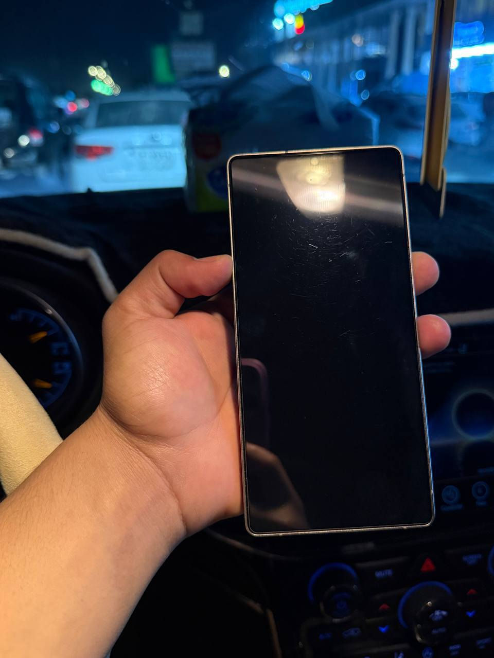 ​🔥 للبيع: Samsung Galaxy S25 Ultra 🔥
الذاكرة: 1 تيرا بايت (1TB).
​اللون: أسود 
​الملحقات: كامل ملحقاته الأصلية.
​الضمان: ضمان سامسونج الرسمي.
​الحالة: نظيف جداً وبحالة ممتازة (نفس الصور الحقيقية المرفقة).
​💵 السعر: مليون و 460 ألف دينار.
📍 العنوان: بابل.
​📞 للتواصل والاستفسار: ***********
