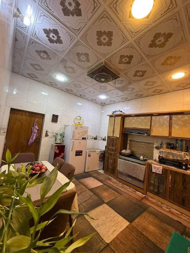 #دار_سكن_للبيع_داخل_مجمع_ارض_بابل_الطابق_الواحد 

الدار حر غير مطلوب مداور مباشر بأسم المشتري 

دار سكن طابو صرف مساحه 260 متر طابق واحد 

بناء حديث غرفتين نوم هول مطبخ استقبال مجمعات صحيه 

كراج سياره حديقه مناور داير البيت شوارع أرصفه أناره شبكة مجاري 

مياه امطار _ منظومه أمنيه (سكيورتي) _ بوابة دخول وحده 

مدارس _____________________

كل هذا وين مجمع ارض بابل السكني 

الكائن ابو غرق حي الحسين 

الأستفسار الأتصال 
***********

‭***********‬

#الدار_المعموره_للعقار 
الواقع ابو غرق حي الحسين بدايه شارع البنزين خانه 

ملاحظة// من لديه عقار ويرغب بالبيع مراسلت الصفحة او الاتصال ولدينا عروض تناسب الجميع
