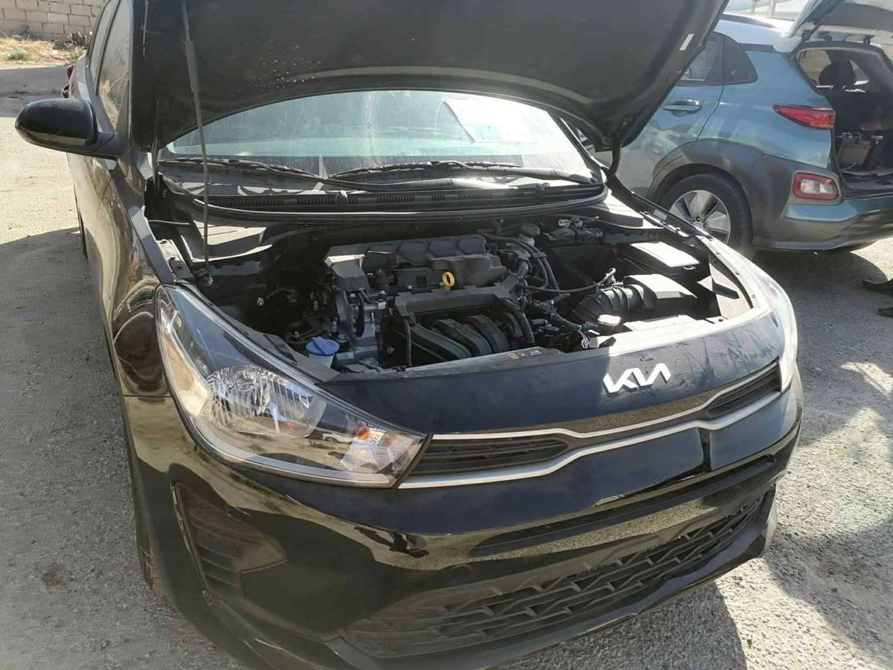 السلام عليكم السيارة للبيع كيا ريو موديل 2023 السياره ماشيه 23جاهزه من كلشي مداور ثاني يوم رقم قادسيه دولي السعر 128 وبيه مجال للطيبين مكانه الديوانية رقم الموبايل ***********
