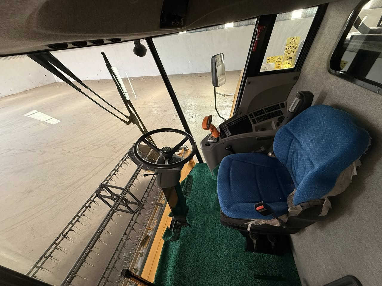 2013 للبيع مشتغل 1600 ساعه كتاب شركة *********** كله على شركه
