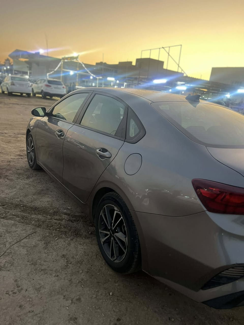 السلام عليكم اخوان للبيع فرتي موديل 2022 امريكيه بيه جاملغ وبنيد وشبر بل دوسه فقط ولباقي كفاله عامه كلش جديده كير اي تي موصفات معروفه مكان بابل معروضه 145 وبيه مجال لشراي رقم تليفون ***********
