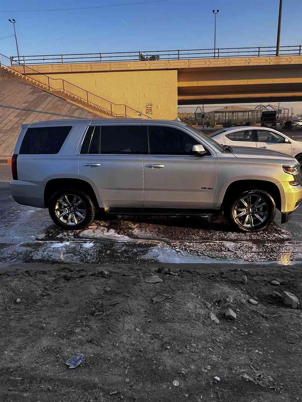 سلام عليكم سياره 19نص فول وارد اميريكي بوليس بيه بس جاملق نف الون السونار موجود 310 وبيه مجال ***********
