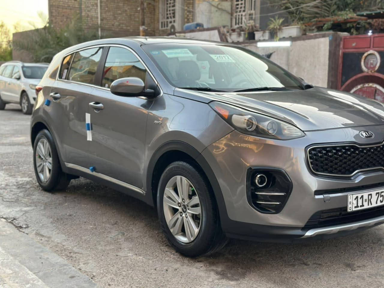 سيارة كيا سبورتج ٢٠١٧ رصاصي امريكي رقم بغداد ماشية 85 mi  محرك gdi 2400  
السيارة فور ويل لكن ملغي لعدم الحاجة
ضررها جاملغ الايسر وجزء من البنيد كما موضح بصورة الوارد
السعر ١٣٥ $ 
***********
