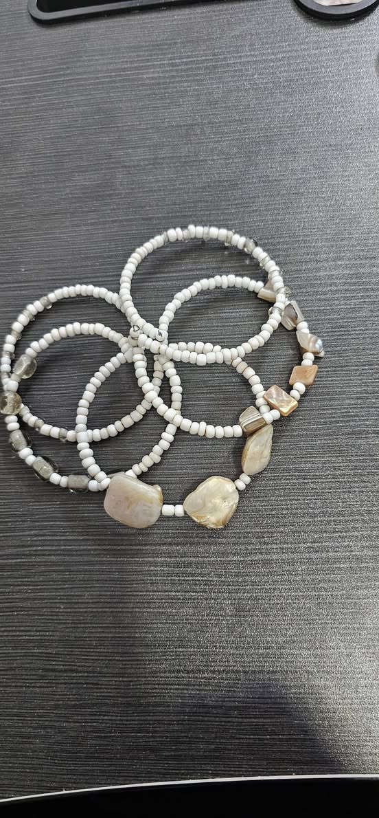 مجموعة اكسسوارات احجار قسم منها باله وقسم اخر صناعة يدوية كلشي وسعره وياه


**إذا كنت صاحب هذا الإعلان وتريد حذفه لأي سبب، رجاءا أرسل رسالة إلى الدعم الفني**