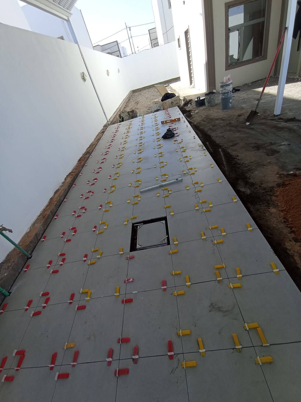 سلام عليكم خلفه سيراميك الواح بورسلين جداري وارضي شغل درجة اولى ع الليزر حاليا متفرغ  للاستفسار الاتصال على الرقم ***********
