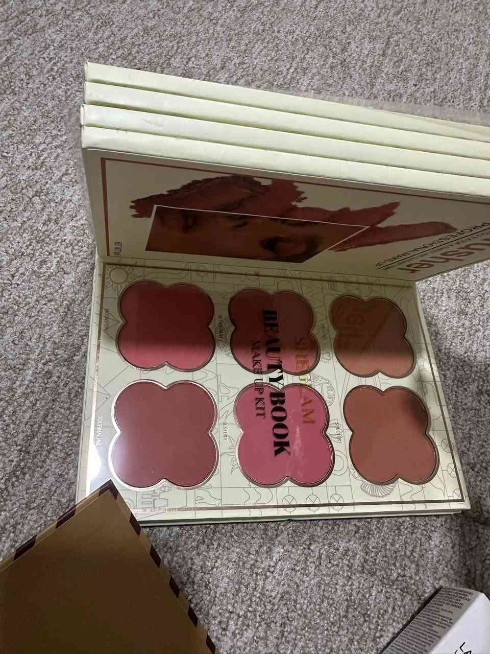 هاوڕییان بابەتی خسولو دژە خۆر و موکیاج و بابەتی رۆتینی پیست مان هەیە زۆربەی مارکەی شیگلام 
کیلۆی تەنها ۱۷ هەزار بە کیلۆیەک چەند پارچەیەکی باشت بۆ دەرەچیت قازانجیکی باشە بۆ داواکردن نامە بنیرن تکایە کەس معامەلە نەکات


**إذا كنت صاحب هذا الإعلان وتريد حذفه لأي سبب، رجاءا أرسل رسالة إلى الدعم الفني**