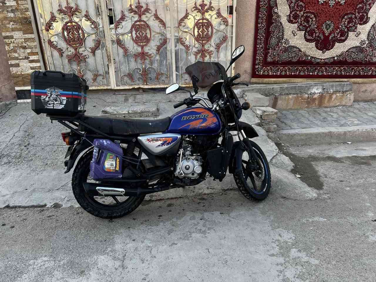 بوكسر جبلي موديل 22 مرقم باسمي لوحات ممخليهن اتعاجز اروح استلمهن دراجه مابيها اي حادث او ضربه كفاله عامه محرك وشاصي دراجه استخدام شخصي مامشتغله توصيل ودلفري وهاي الامور اني اشتغل بلصبغ. وديكورات يعني بين قويين شغل وروح اي عطل او مشكله مابيها الدراجه يشهد الله لا كهربائيات ولا غير شي رايدها مليونين 250 بيها مجال بصيط للشراي تواصل خاص او اتصل هاذه رقمي وبي واتساب 
*********** 
مكاني بغداد المحموديه
