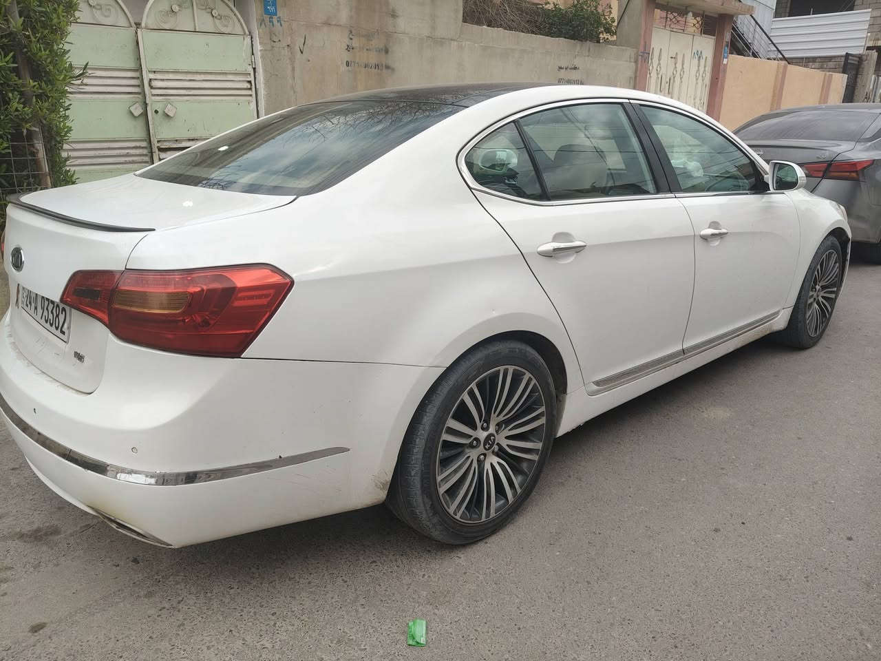 مواصفاتها : 
لمتد Vip ملكي 
بانوراما فتحتين 
محرك 3500 
ويل كب 17 
نظام ترحيب خارجي وداخلي ودشبول 
لد بلادي دشبول وابواب 
سستم بلادي انفينتي فول 12 سماعة وبلوتوث 6 اقراص 
بصمة 5 بصمات مع الصندوق 
تحكم ستيرن جهتين 
كروز سرعة قفل 
لايت عالي ناصي زنون 
اضائة داخلية تحت الاقدام بلادية 
تبريد قطعتين 
بردات خلفية بلادية وبرادات ابواب خلفية 
كشنات كهربائية امامية مع خزن ميموري وضع الجلوس
كشن السائق والستيرن نظام ترحيب عند الجلوس 
نظام ترحيب عند الترقب من السيارة 
اشارة بلمري 
شفط المري مع نزول المري عند الرجوع الى الخلف وضع الامان 
حساسات خلفية بلادية 
كامرة خلفية بلادية 
ضرر جاملق خلفي خلف السائق 
كير اوتماتيك مع كير عادي
بيع او مراوس 
السعر 128 

 العنوان موصل حي العربي 
***********
