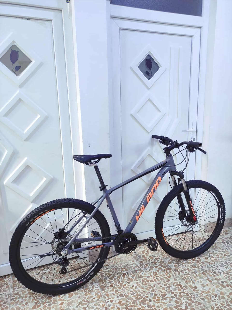 السلام عليكم …. للبيع اصلي امريكي كلة ع البلاد السعر / 275،000  دينار
 
***********  
￼
