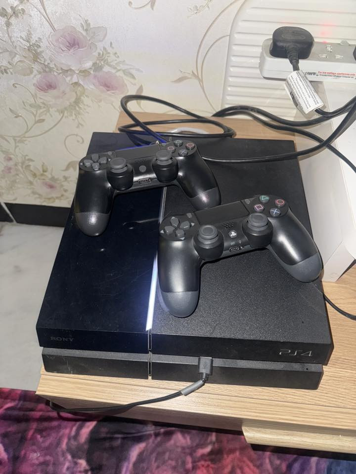 بلي فور مهكر فات
نضيف جدا 
مع اثنين جوستك لاسلكي جديد
ذاكره 500 كيكا
يحتوي على العاب عدد 14
للتواصل وتس اب
الاعظميه /بغداد
***********
