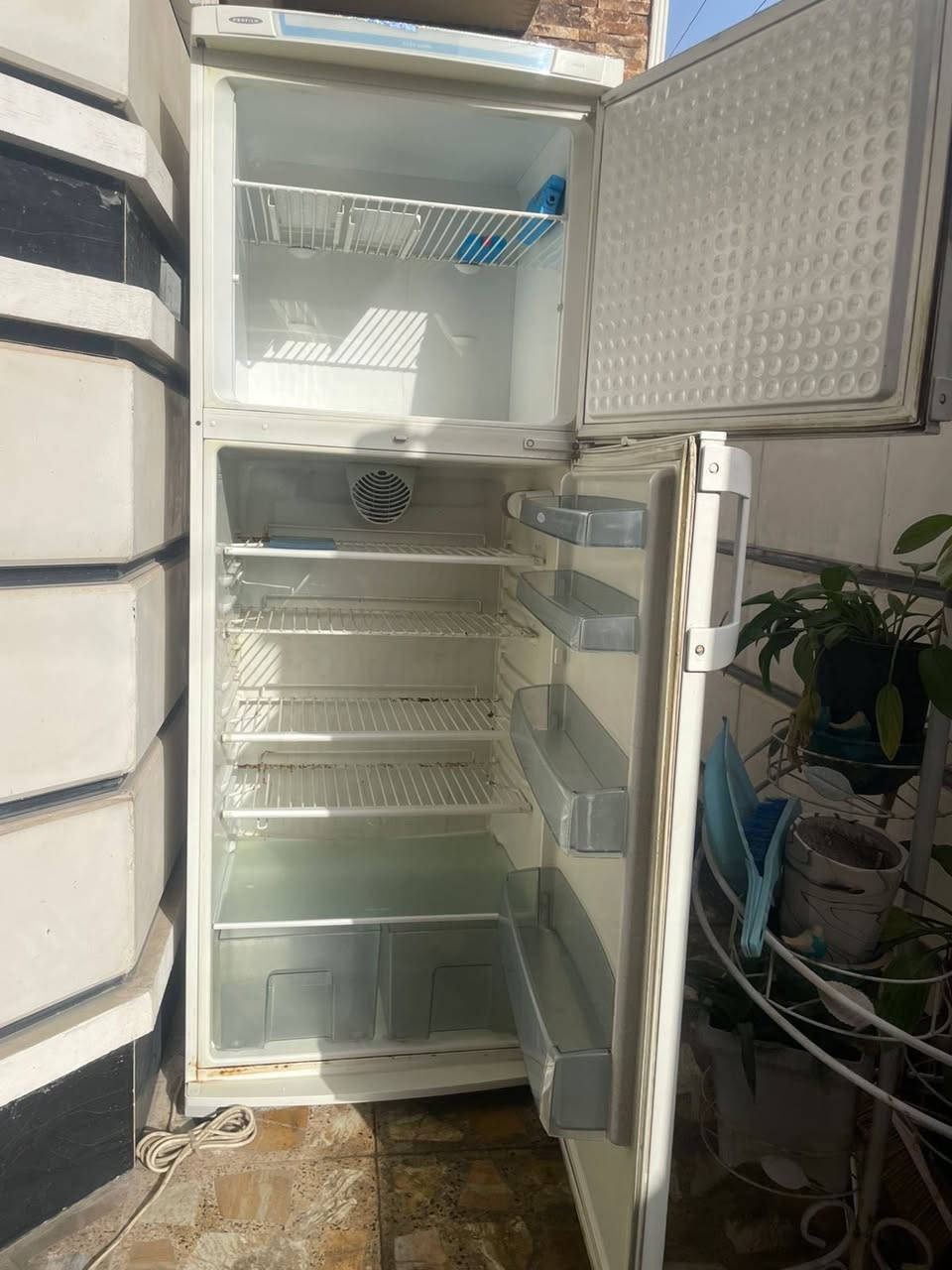 ثلاجه كبيره الفريز شغال والجوه بيها انسداد بسيط ب100وبيها مجال الاعضميه


**إذا كنت صاحب هذا الإعلان وتريد حذفه لأي سبب، رجاءا أرسل رسالة إلى الدعم الفني**