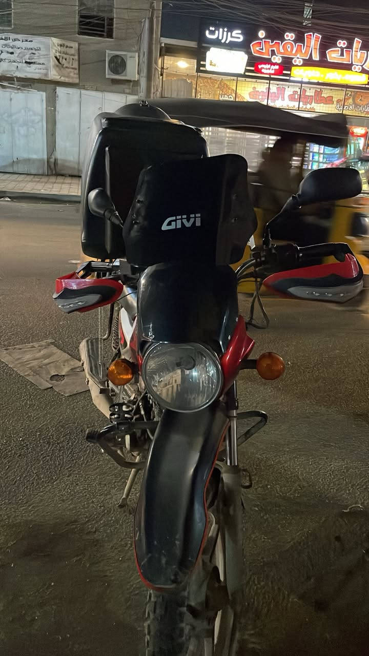 بوكسر موديل 21 أوراقً سكنر مابيها اي نقص دراجه كامله 
السعر 950 وبيها مجال
مكاني بغداد الامين 
***********
