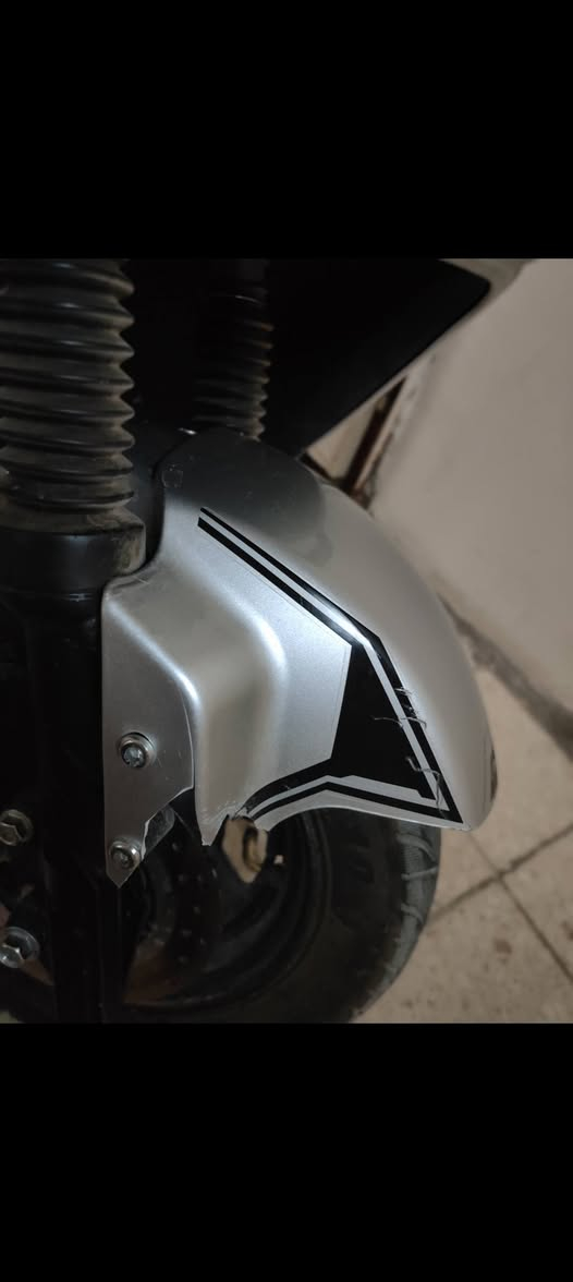 السلام عليكم
دراجة شحن ماتركس 6 بطاريات 20A 72V (بطاريات ربع عمر) يعني يرادلهن تبديل ثلاث سرع السرعة الاخيرة اكثر من 80km/h اني مشتريهة جديدة قبل فترة ب 950 الوصل موجود اليشتريهة ايبدل الهة بطارية ليثيوم تبقة عندة عمر بيهة ضرر بسيط واضح بالصورة للبيع بيهة سويجين و بصمتين لايتات عالي ناصي و الاشاير و البك (R) كلهه شغالات. 
 *********** / بي واتساب
