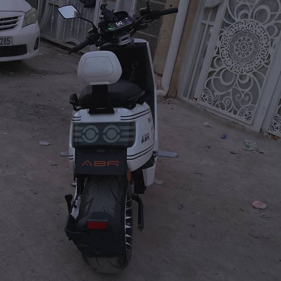 دراجه كاسحه 6بطاريات كبار 38 امبير  3 نمر والرابعه سبورت سرعتها 120حقيقي  جك خلفي هوائي الدراجه نضيفه سعرها 1350الف وبيها مجال للشراي


**إذا كنت صاحب هذا الإعلان وتريد حذفه لأي سبب، رجاءا أرسل رسالة إلى الدعم الفني**