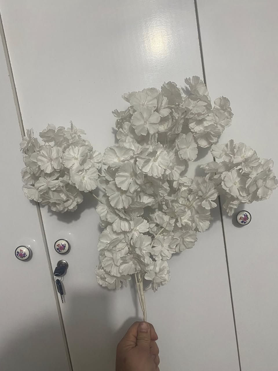 ورد مستطيل ابيض درزن  /ابيض وجويتي درزن /احمر اربع قطع وغصن ابيض 2 درزن واحمر 2 درزن وجويتي نص درزن وبعد متوفر وردي تضافه 85 ‎%‎ للبيع 
السعر 300 الف مكاني بغداد مدينه الصدر 
واكو ورد اضافي باقات من ضمن السعر 
***********
