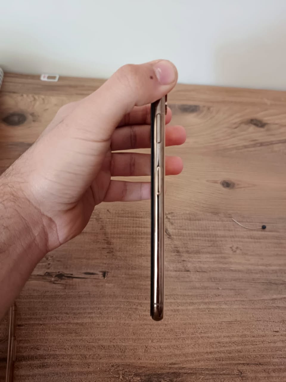 ايفون اكس إس ماكس غير مستبدل بي اي قطعه الجهاز نظيف مساحته 256 كلشي شغال فيس إيدي بطاريته خدمه نسبتها 79 بالميه وصرفها حلو رايده ب195 ألف للاستفسار واتساب 
***********
