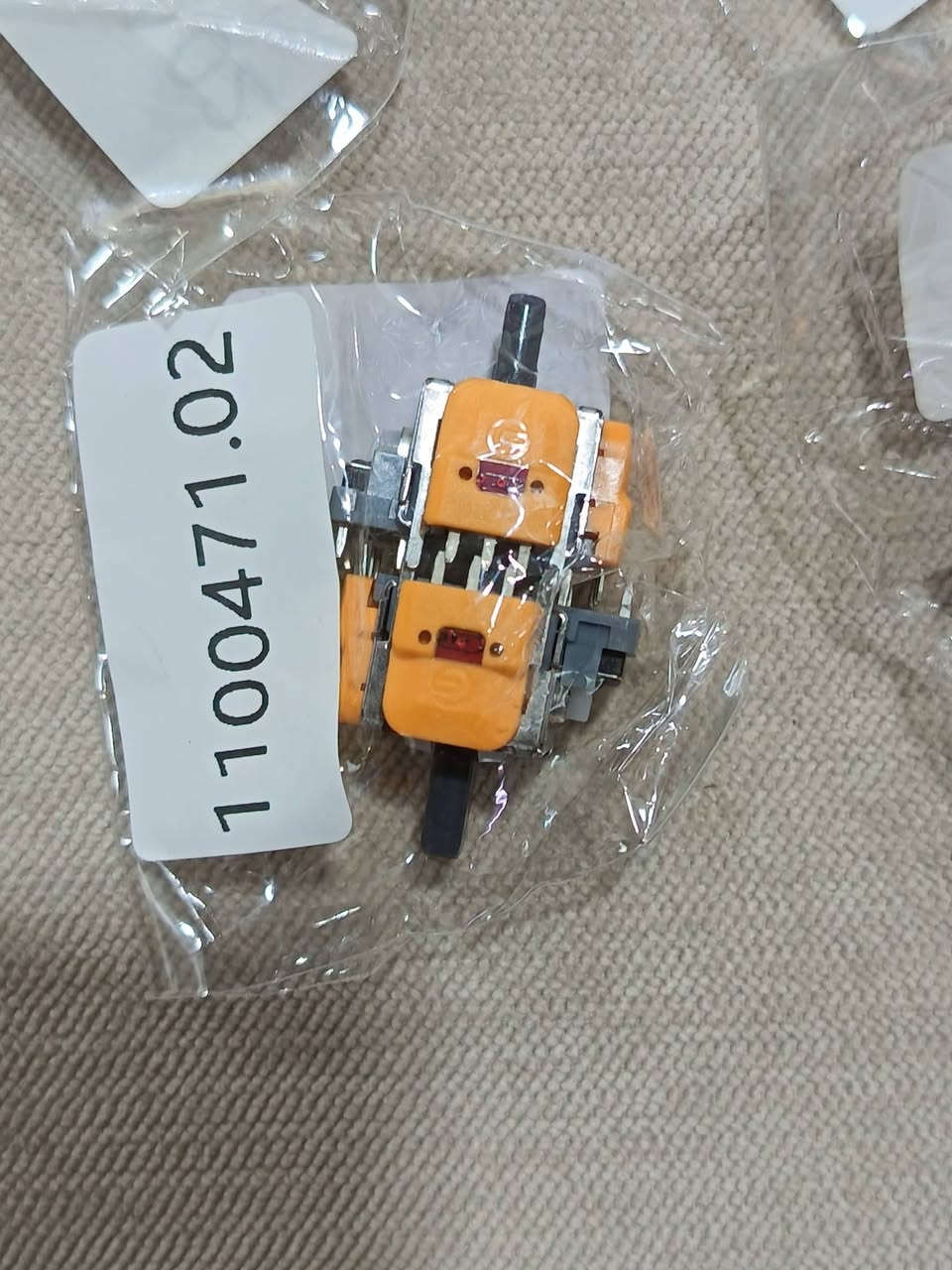 قطع تبديل يدة كونترول ننتيندو سويج عدد ٥٠ و ١٠ قطع كيس يدات العاب للبيع بسعر ٢٠ الف دينار.

التواصل عالخاص او واتساب ***********. يوجد توصيل لكل المحافظات بسعر ٥ الاف دينار.
