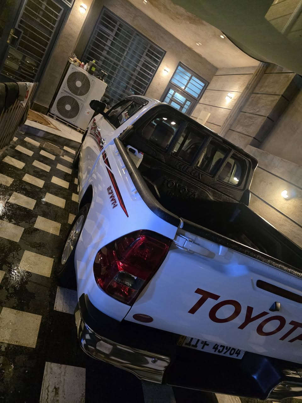 السلام عليكم هيلوكس مكفوله ضمان شركة ساز
السياره ماشيه 13الف 
السعر 305$  وبيهه مجال 
الاتصال    ***********
