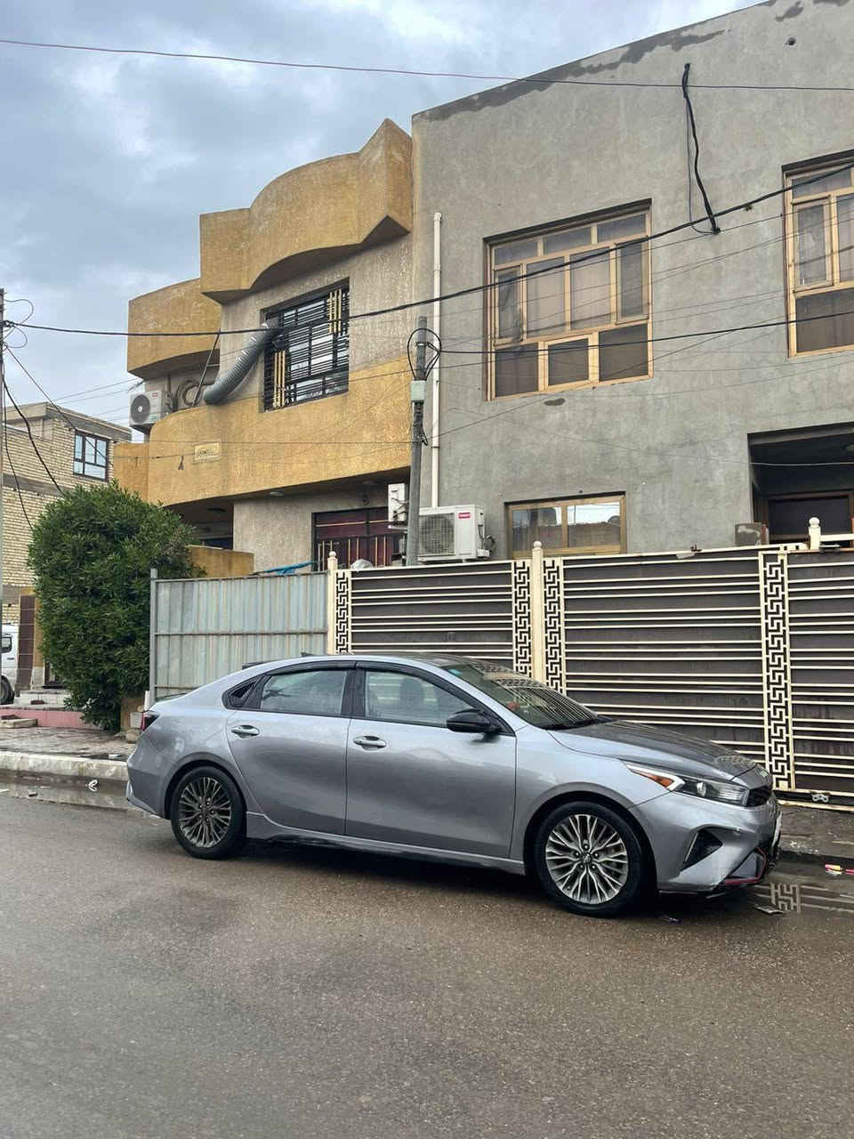 السلام عليكم.. فورتي للبيع 2022 
مكينه 2000 وارد أمريكي
رقم بغداد تحويل ثاني يوم  
حادثها 3 قطع ابيع حزام 
مواصفات GT لاين معروفه فول1/1
 اعلى فئه  بالفورتي  
بصمه، شاحن وايرلس، جنطة كهرباء، اشاير مري 
شفتات ستيرن، رادار جانبي وامامي وخلفي، 
رادار تحديد مسار، اوتو هولد، ايقاف ذاتي 
مثبت سرعه، مانع انزلاق، شاشة جبيره 9انج 
كشنات جلد، هاند بريك كهرباء
تدفئة وتبريد، تبريد بيانو + مناخ منفصل
سياره جاهزه تخم تاير جديد وحداديه جديده
السياره نظيفه جاهزه من كلشي
السعر ١٤٥ وبيها مجال للطيبين
مكان السياره بغداد الدوره
للاستفسار الاتصال على الرقم
***********
