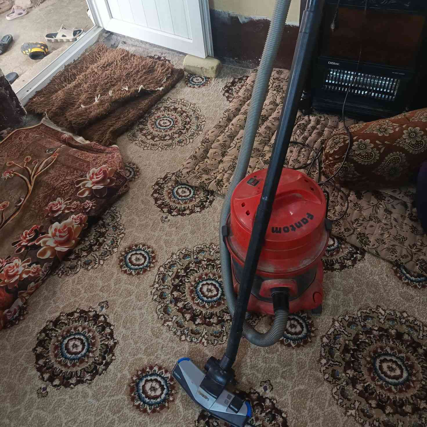 مكنسة كهرباء
شرط الشقل 

*********** ع واتساب
