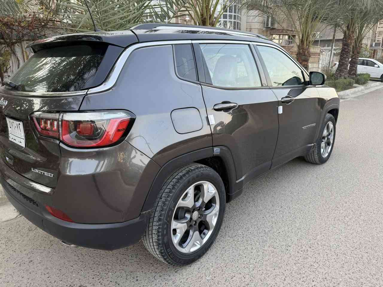 جيب كومباس 2020 وارد امريكي ضرر بسيط الدعامية مبدلة والبنيد انصبغ بدون تبديل بدون دواخل وصور الحادث والسونار بالمنشور
مواصفات ليمتد تجي فول عدا الفتحة وكلشي واضح بالصور
رقم بغداد بأسمي تحويل مباشر ومكاني بغداد 
سعرها 130 ورقة ومجال بسيط *********** 
ملاحظة / المحرك والكير والصدر والتبريد وتخم تاير كله مكفول ومامفتوح بيها برغي السيارة وحاليا جاهزة من كلشي
