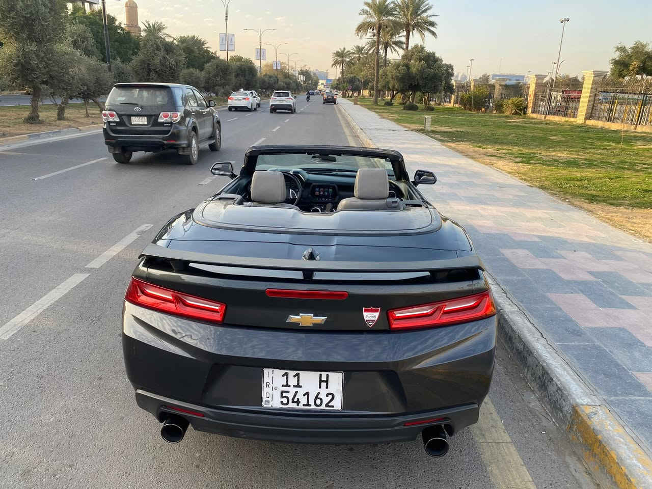 السلام عليكم 

شوفرليت كمارو 2017 
محرك 4 سلندر 
رقم  بغداد بأسمي هزه ورقم جديد تحويل مباشر 
كير محرك صدر بشرط لوك وبدون فتح
تراي كلش حلو 

بصمه 
كشف 
رادر جانبي خلفي 
شفتات ستيران 
داتو شو 
تشغيل عن بعد 
شاشه كبيره
داخل اوف وايت جلد 
كشنات تدفئه وتبريد
كامره خلفيه دواره 
بك لايتات LED 
صوت رهيب كلش حلو
لايت زنون 
وياله قياس 20 
فول الفول شنو البالك بيها 

جاهزه مابيها اي نقص

مكانها بغداد حي العدل 
السعر 98 وبيها مجال كلش بصيط 

رقمي ***********
