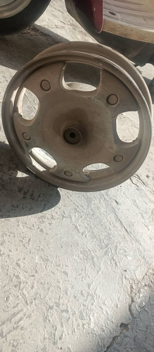 سلام عليكم 
موجود ويل دراجه فراشه امامي مال تفصيخ نضيف حيل 
وستان تعليك هم فراشه بدون لحيم ولا شي 
سعر الويل 10
سعر الاستاند 15
مكان بغداد مدينة الصدر الاستفسار ***********
