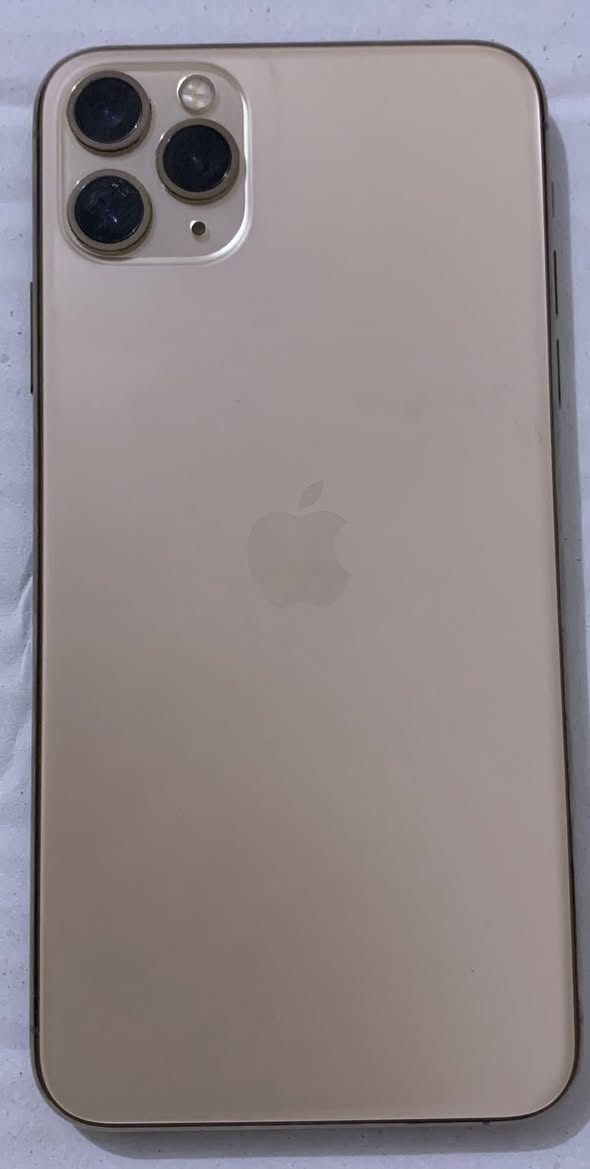 السلام عليكم ايفون١١برو ماكس وتر ممفتوح ذاكره٢٥٦البطاريه٧٣ سعر خاص اي ستفسار راسلني خاص أو تصال  ***********
