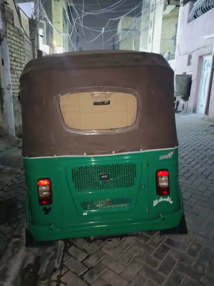 السلام عليكم 
2022
لوحات بغداد رقم انكليزي 
تحويل ثاني يوم
مكينه مجفته 
بيه صبغ  بصف الباب مال العبري اليمنه وبيه صبغ جوه البكلايت مال اليسره 
السعر 8700 وبيه مجال 

مكاني مدينه الصدر
رقمي ***********
