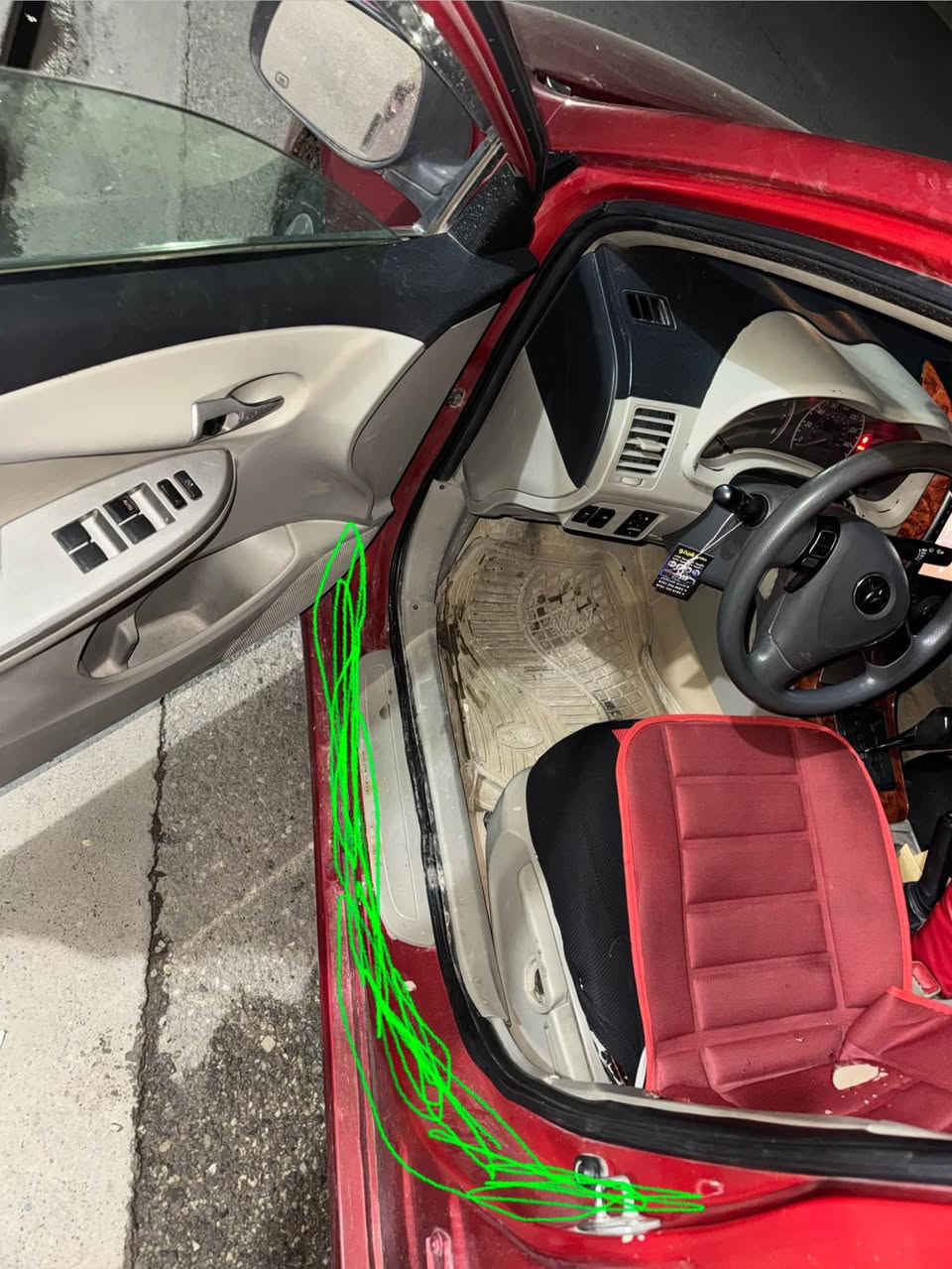 كرولا 2013 امريكي محرك 1.8 
گير محرك بشرط  رقم سنوي جديد
تحويل وكاله بشرط تايرات ويل كب كله جديد
بيها اربع قطع سونار موجود 
جاملخ خلفي مبدل + بابين صبخ+ جاملخ امامي  
سعر 98$ 
مكاني دهوك 
رقم موبايل*********** زاخو, دهوك
