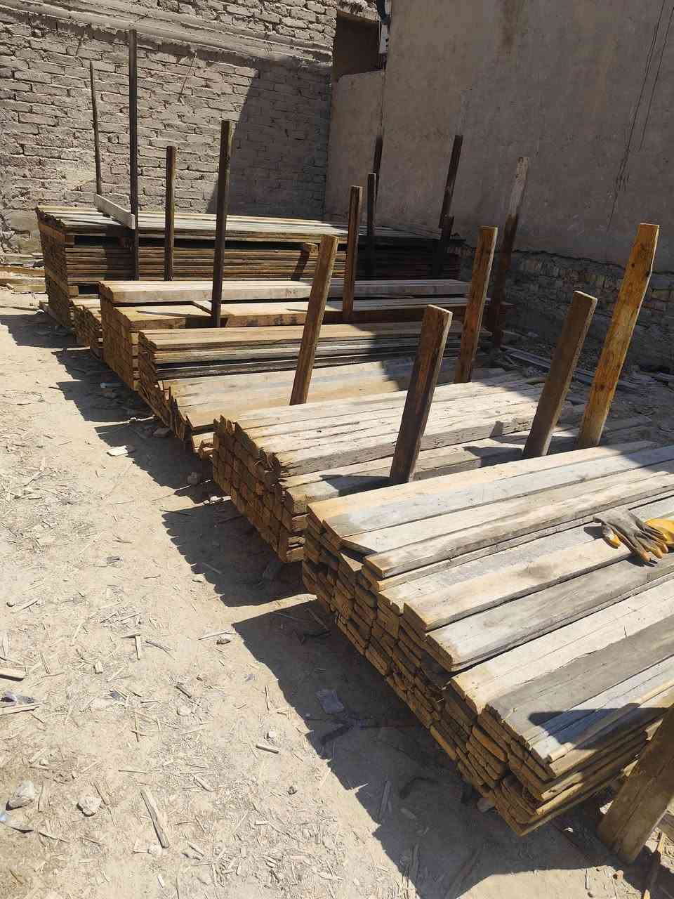 قالب خشب مستعمل روسي تارس نضيف جدا للبيع 
العدد 8مكعبات ونص 
العنوان بابل هاتف ***********

