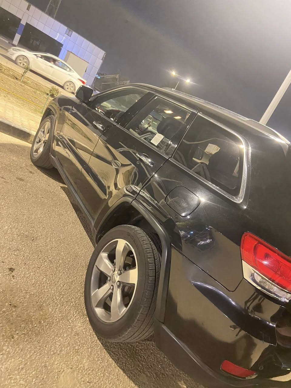 سلام عليكم جيب 2014 كراند فول مواصفات من عدى جكات سياره امريكي بيها جملق سياره مذكور صور حادثها سياره فول سياره بغداد هزتها ل 27 سياره حلوه بدون شخوط سعر 178 وبيها مجال سياره بيع فقط كشنات كهرباىيه تبريد مركزي رقم الهاتف ***********
